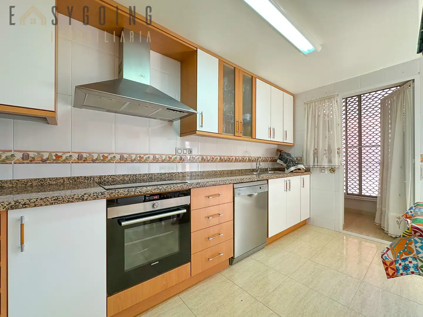 Küche von Einfamilien-Reihenhaus zum Verkauf in Santa Pola mit Klimaanlage, Terrasse und Gemeinschaftspool