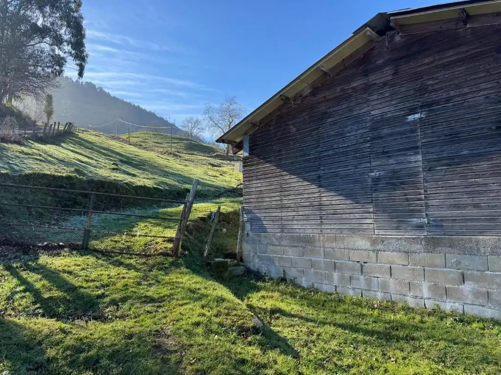 Außenansicht von Residential zum Verkauf in Los Corrales de Buelna 