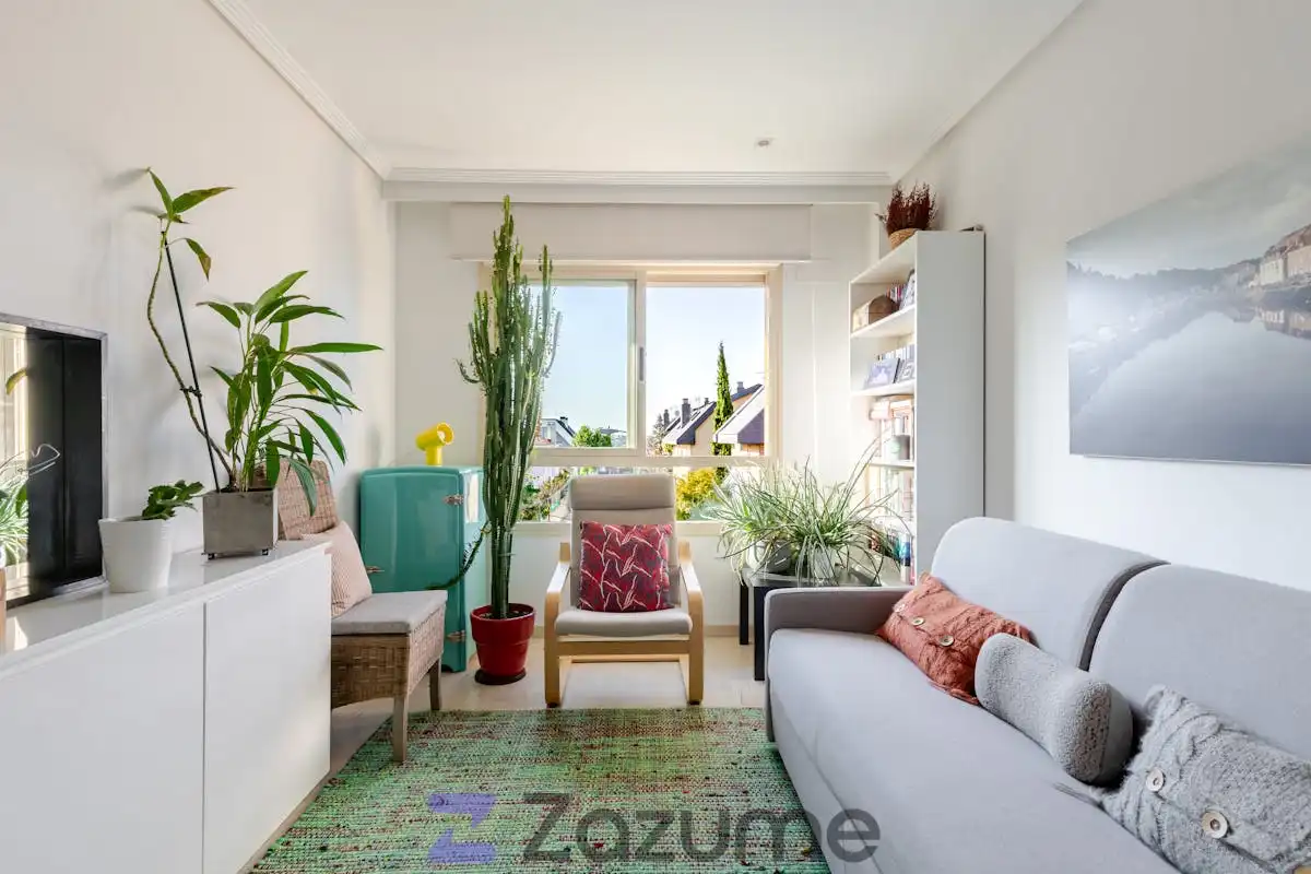 Living room of Flat for rent in Pozuelo de Alarcón  with Air Conditioner, Heating and Parquet flooring