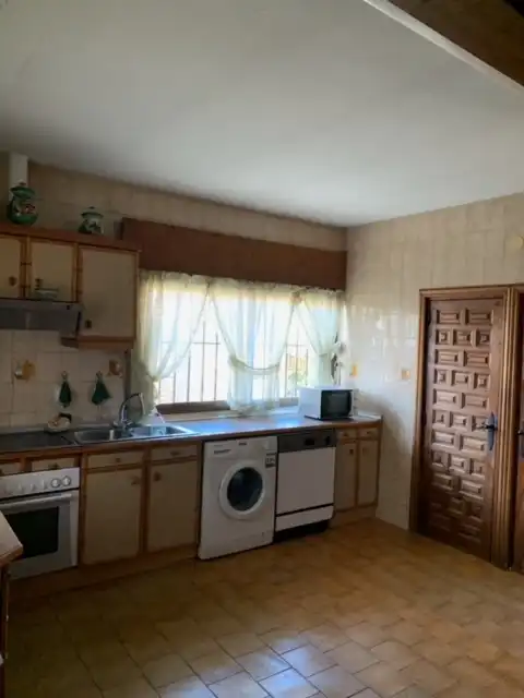 Cocina de Casa o chalet en venta en La Adrada  con Calefacción, Jardín privado y Trastero