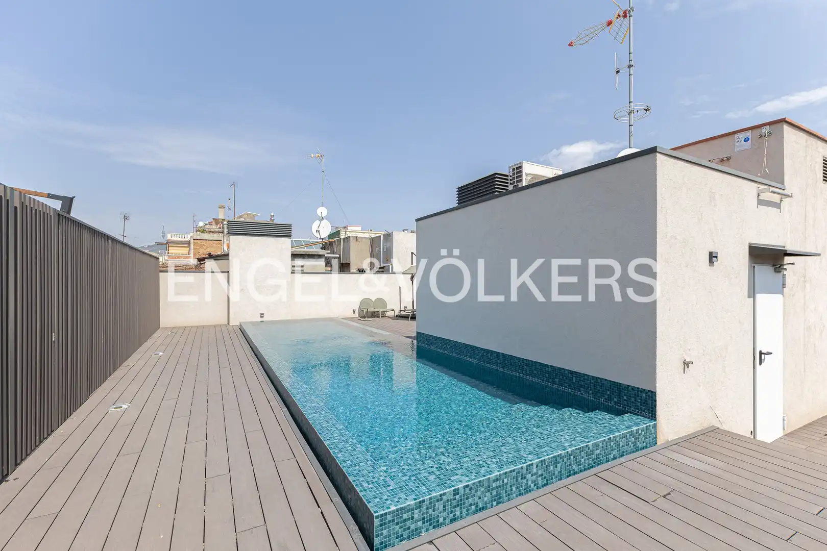 Swimming pool of Flat for rent in Barcelona  with Air Conditioner, Heating and Parquet flooring