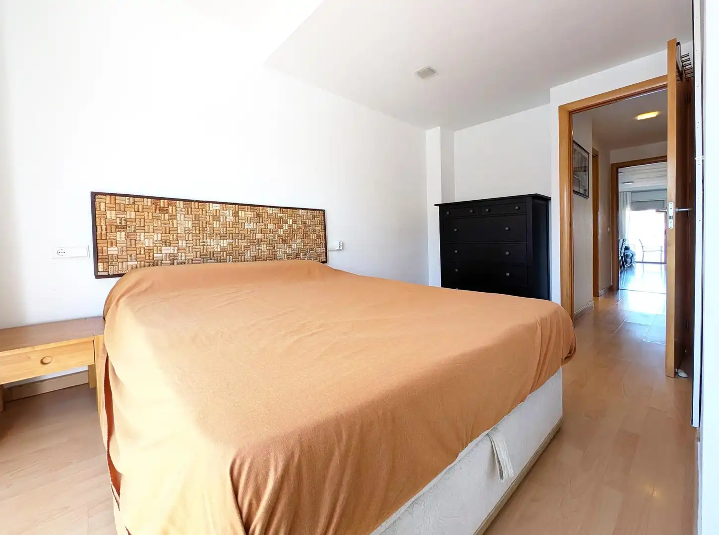 Schlafzimmer von Dachboden zum Verkauf in Vilanova i la Geltrú mit Klimaanlage, Heizung und Parkett