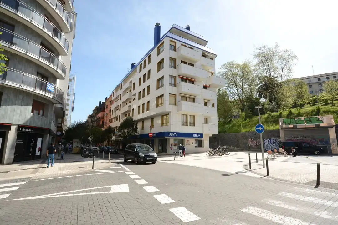 Vista exterior de Pis en venda en Donostia - San Sebastián  amb Calefacció, Traster i Balcó