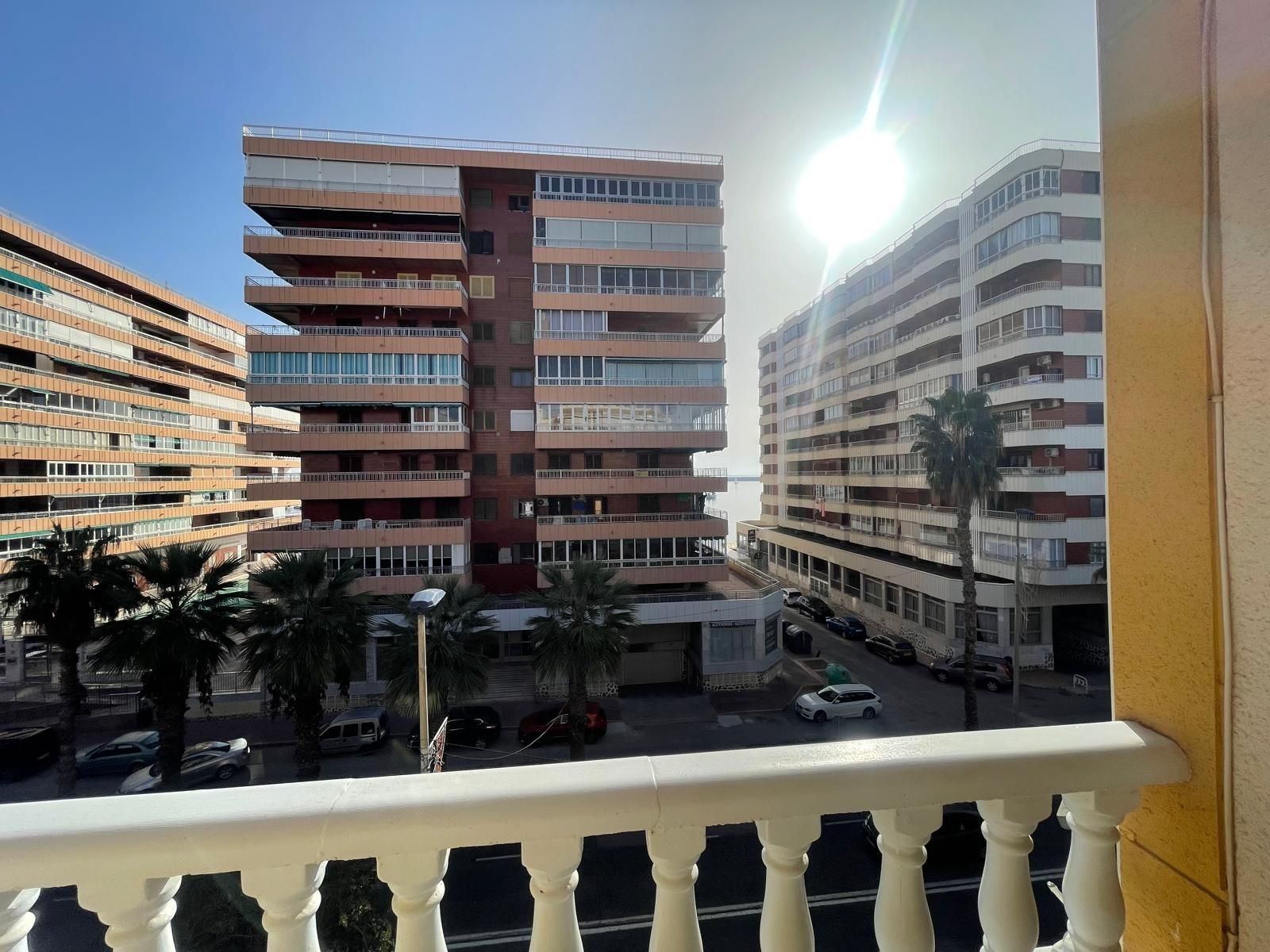 Vista exterior de Apartament en venda en Torrevieja amb Aire condicionat, Calefacció i Terrassa