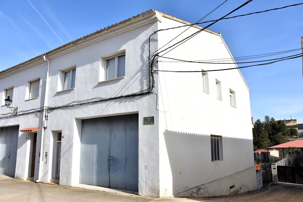 Vista exterior de Casa o xalet en venda en Arens de Lledó amb Jardí privat, Moblat i Balcó