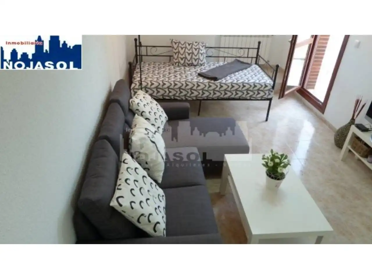 Sala d'estar de Àtic de lloguer en Noja amb Calefacció, Terrassa i Moblat