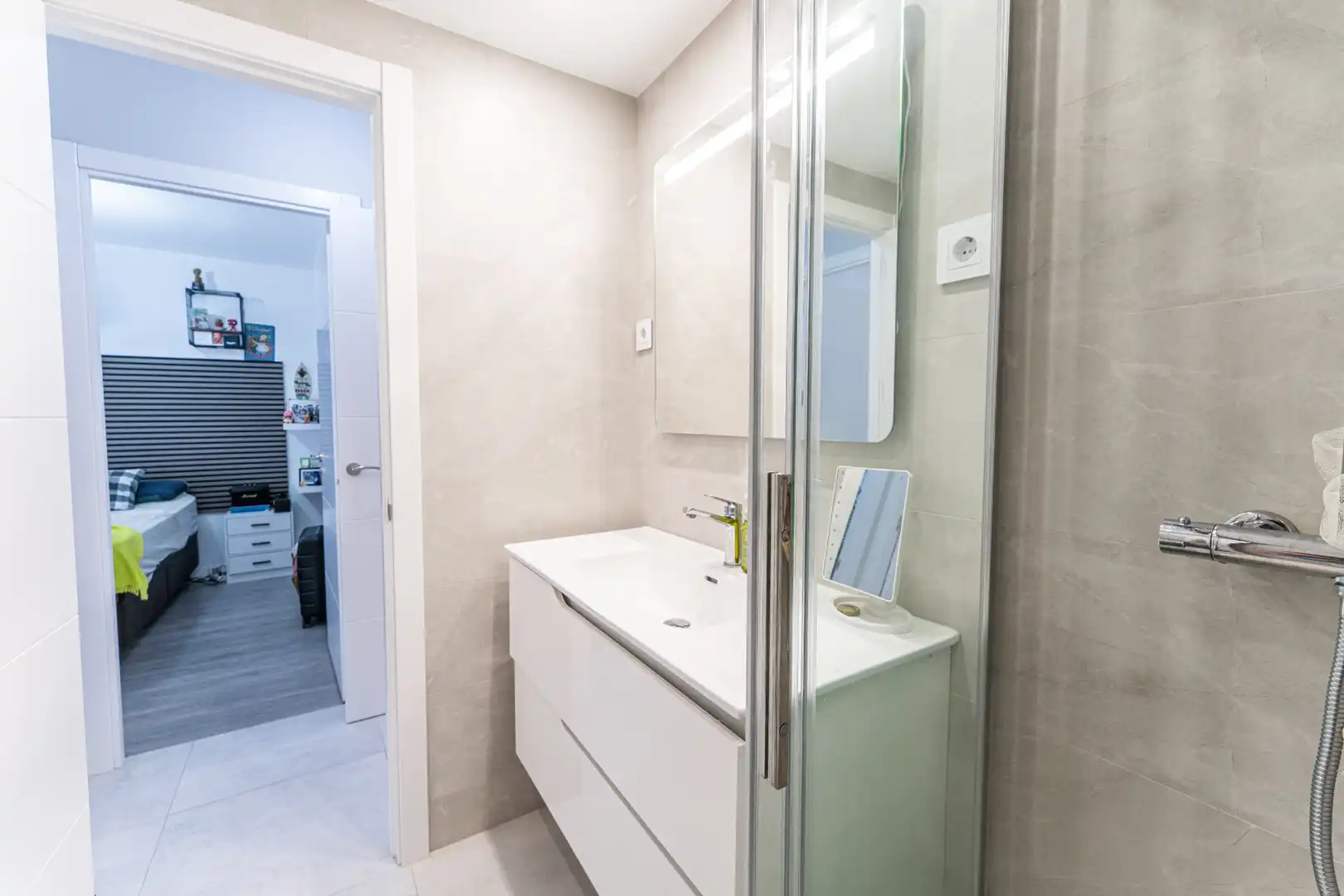 Bathroom of Flat for sale in Móstoles  with Air Conditioner, Heating and Oven