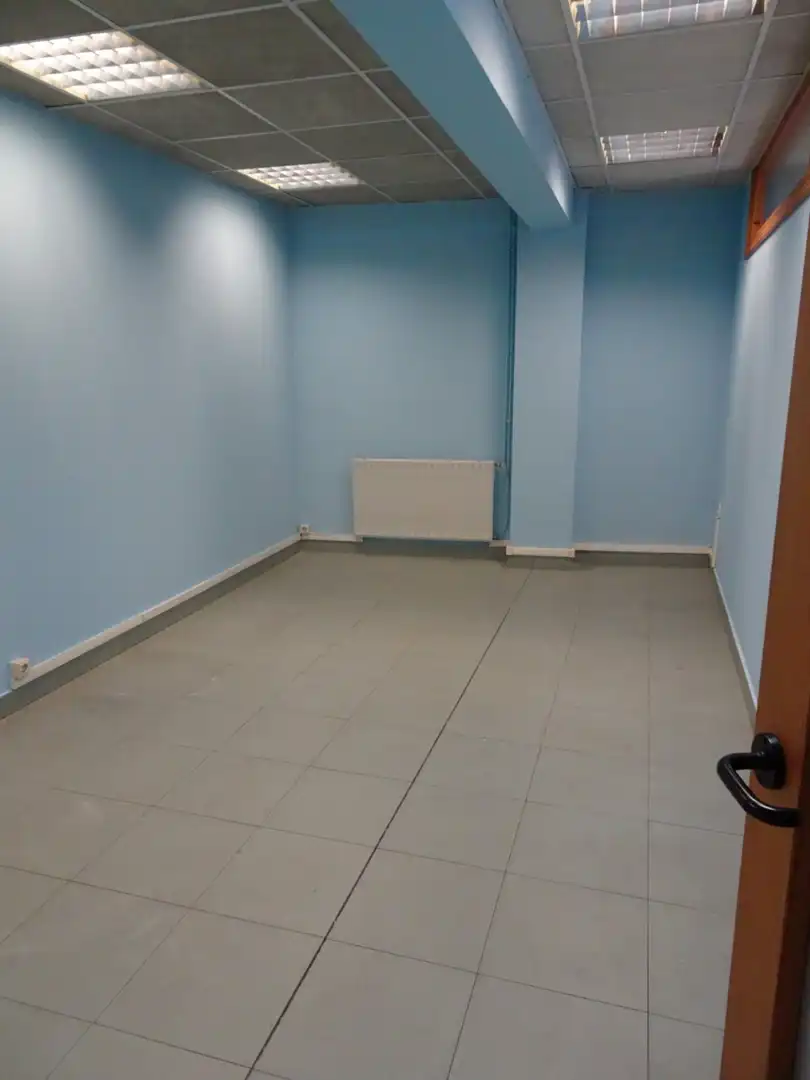 Büro zur Miete in Torrelavega  mit Klimaanlage, Abstellraum und Möbliert