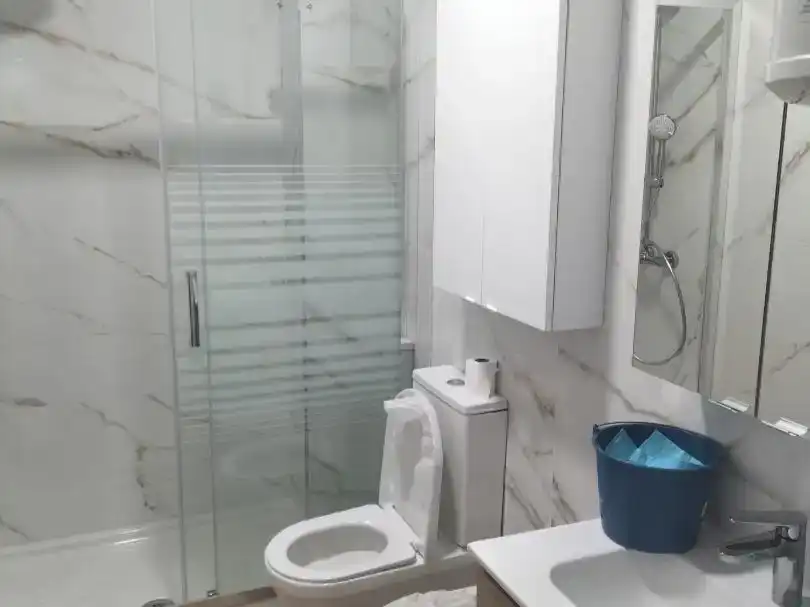 Bany de Apartament de lloguer en Sevilla amb Aire condicionat, Parquet i Traster