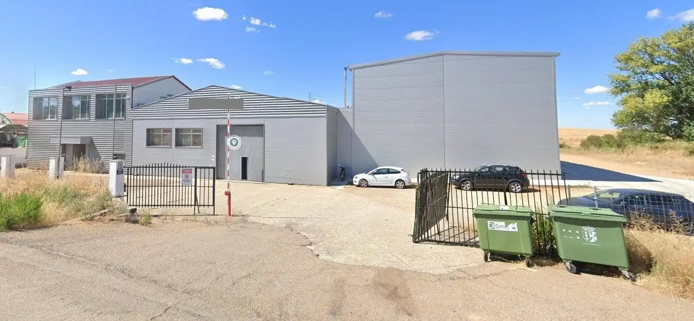Außenansicht von Fabrikhallen zum Verkauf in Doñinos de Salamanca