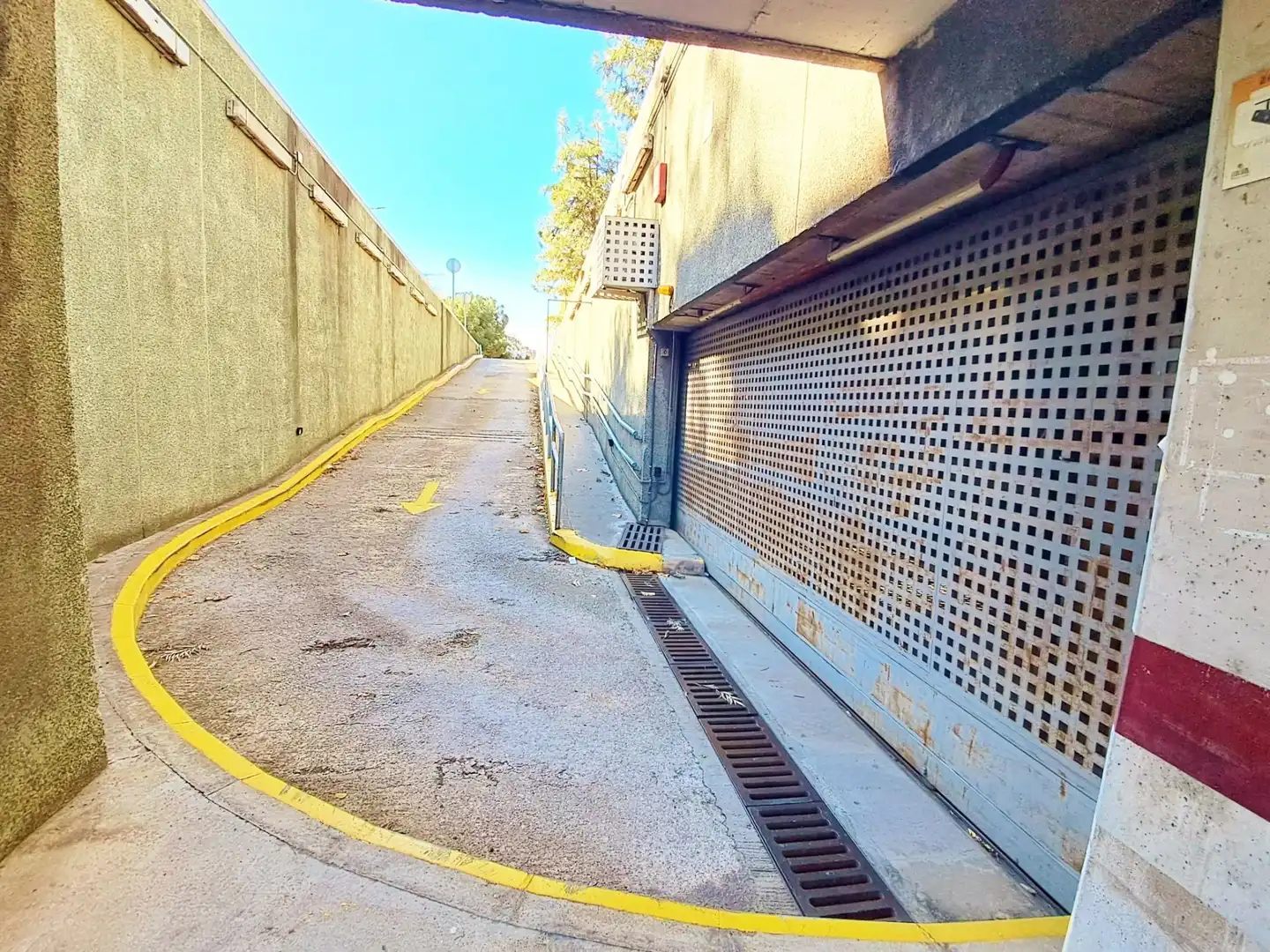 Außenansicht von Garage zum Verkauf in Santa Coloma de Gramenet