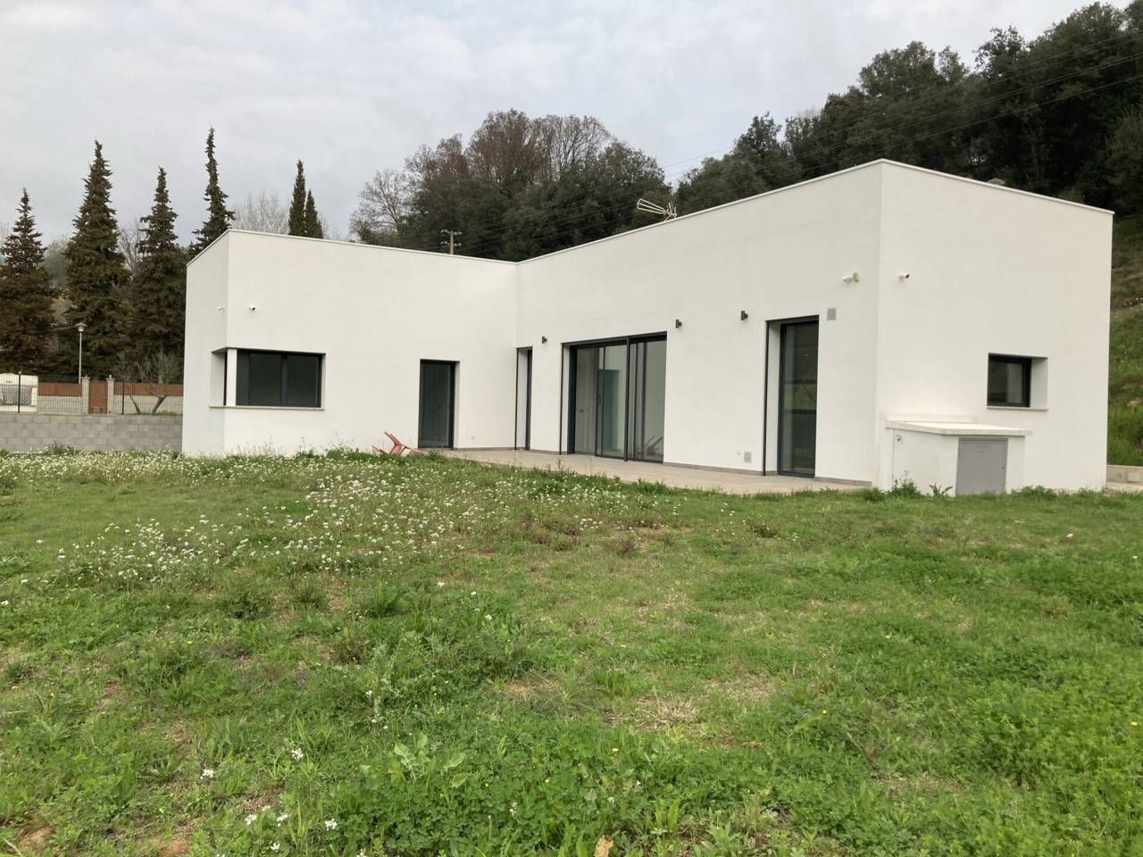 Vista exterior de Casa o xalet en venda en Olot amb Aire condicionat, Jardí privat i Terrassa