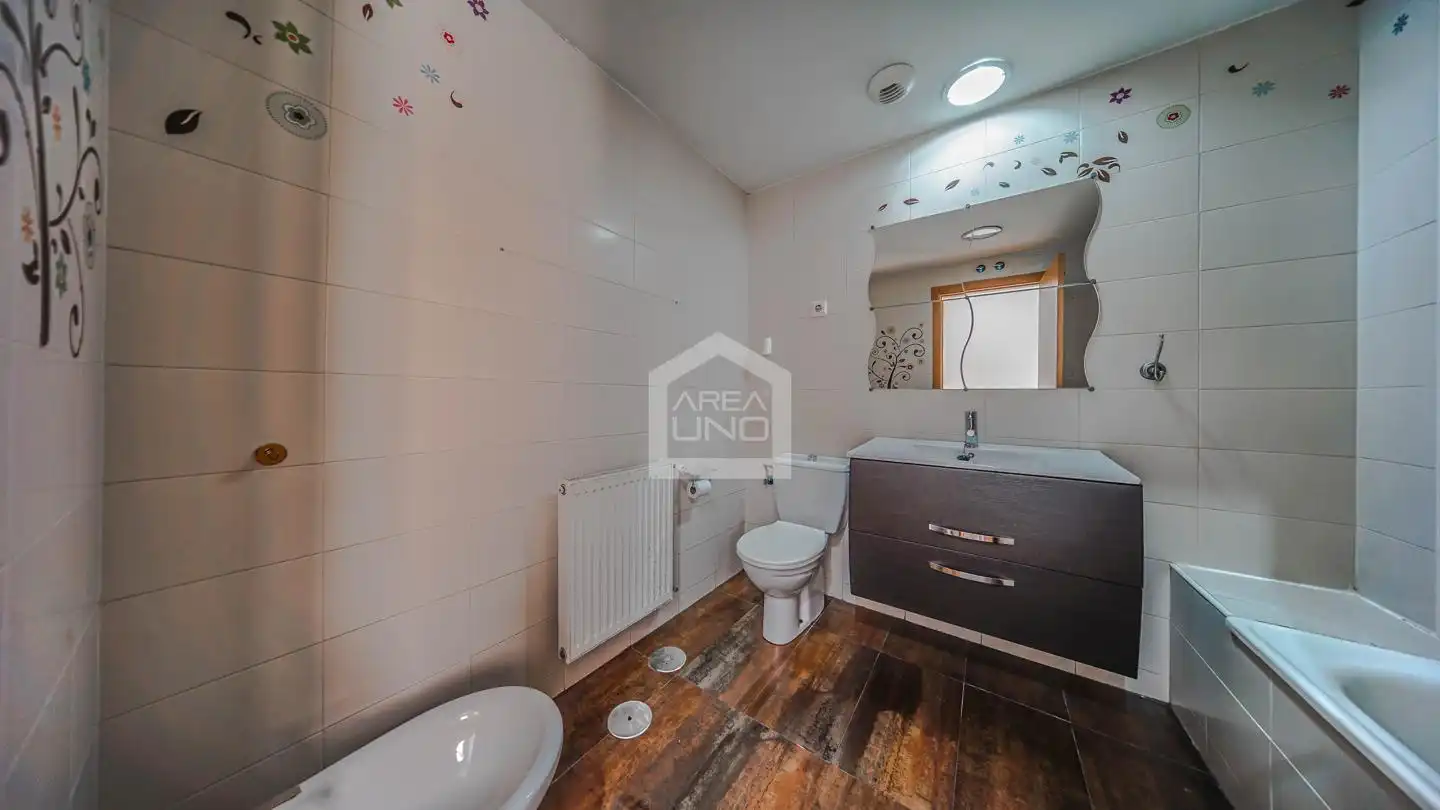 Baño de Planta baja en venta en Alcorcón con Calefacción y Trastero