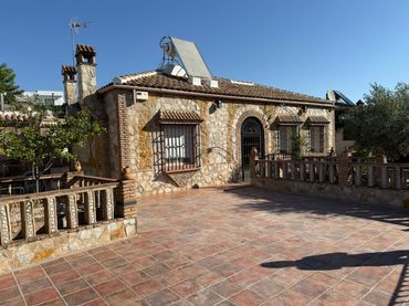 Villa con balcone in vendita a Calle LUCANO - VIA AUGUSTA