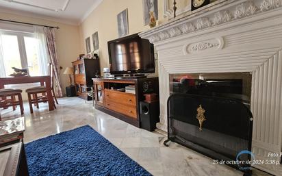 Living room of Single-family semi-detached for sale in Alcalá de Guadaira  with Air Conditioner, Heating and Terrace