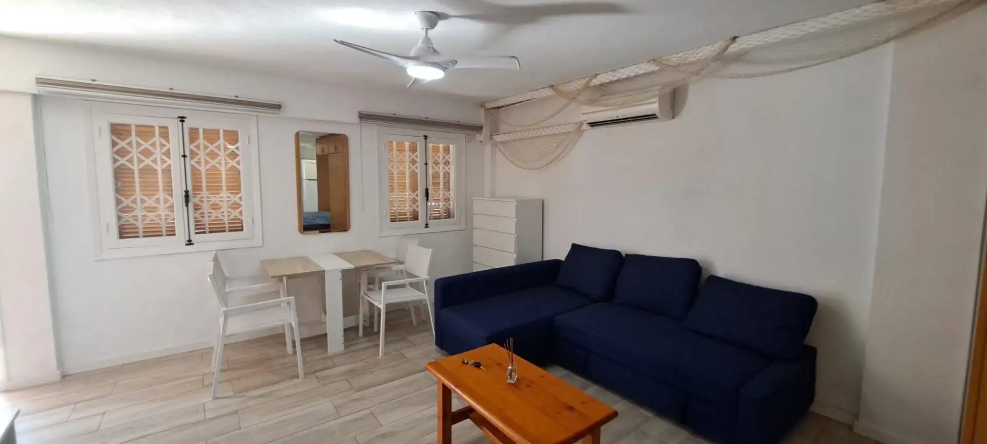 Sala d'estar de Loft de lloguer en Santa Pola amb Aire condicionat, Jardí privat i Terrassa