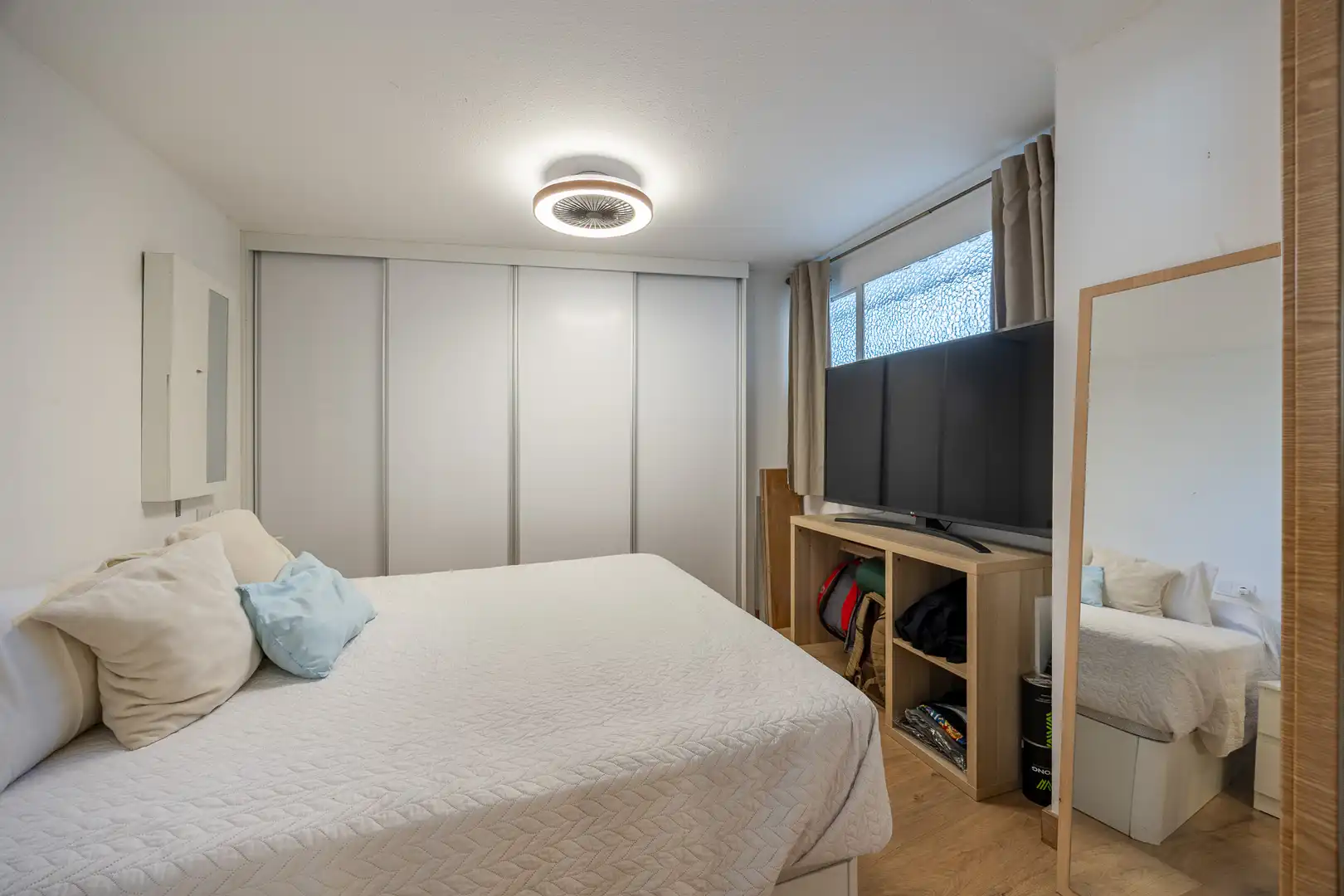 Bedroom of Flat for sale in Benidorm  with Swimming Pool, Furnished and Community pool