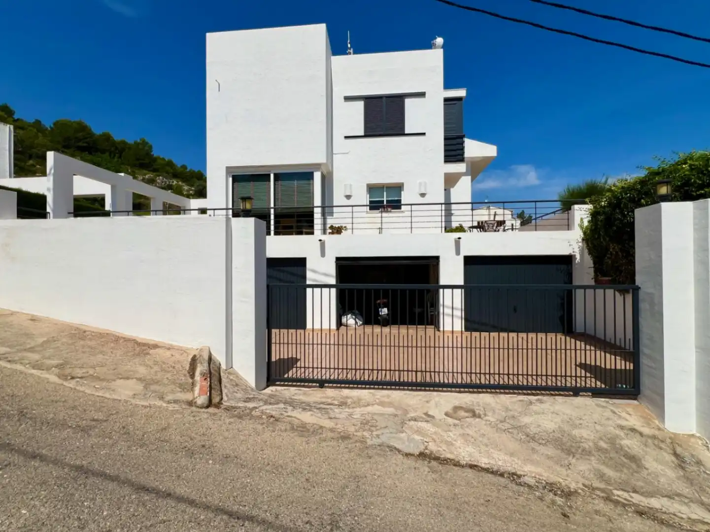 Vista exterior de Casa o xalet en venda en Pedreguer amb Aire condicionat, Calefacció i Jardí privat