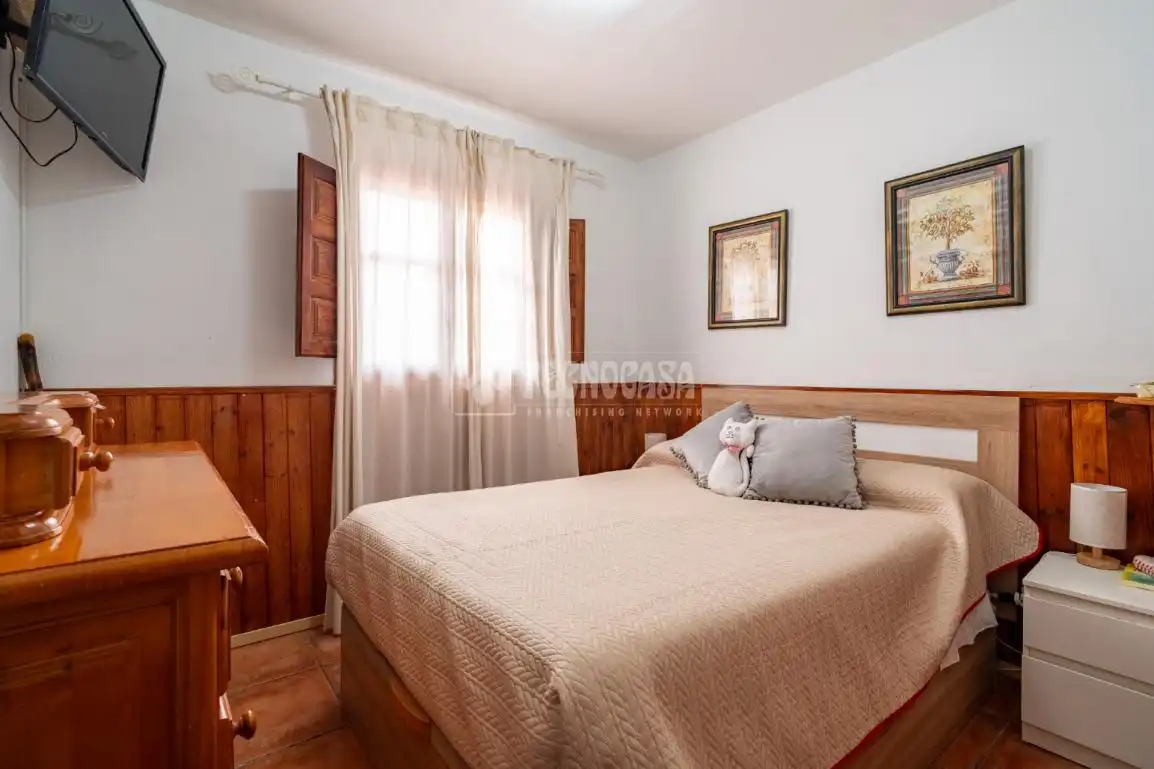 Dormitori de Casa adosada en venda en Órgiva amb Aire condicionat, Terrassa i Moblat