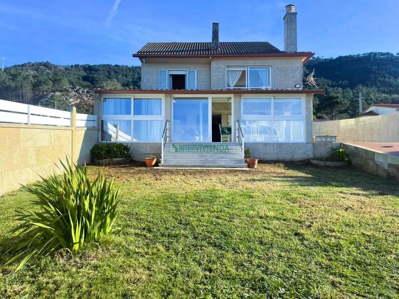 Vista exterior de Casa o chalet en venta en Oia con Calefacción, Jardín privado y Trastero