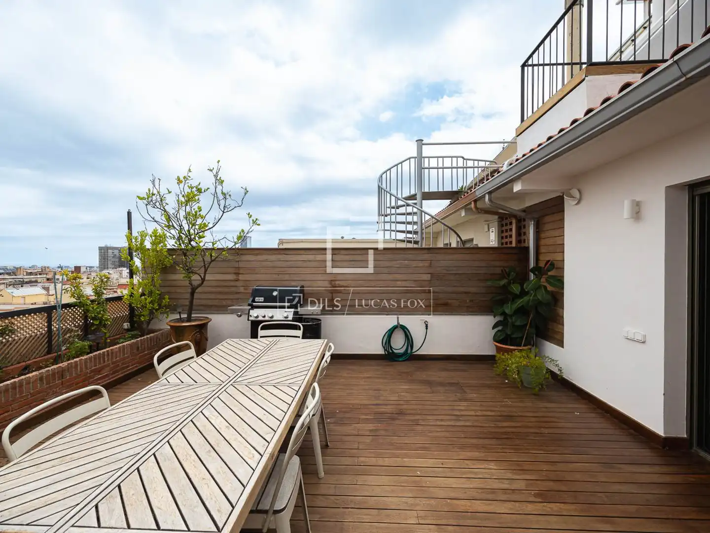 Terrasse von Dachboden zum Verkauf in Barcelona mit Klimaanlage, Terrasse und Balkon