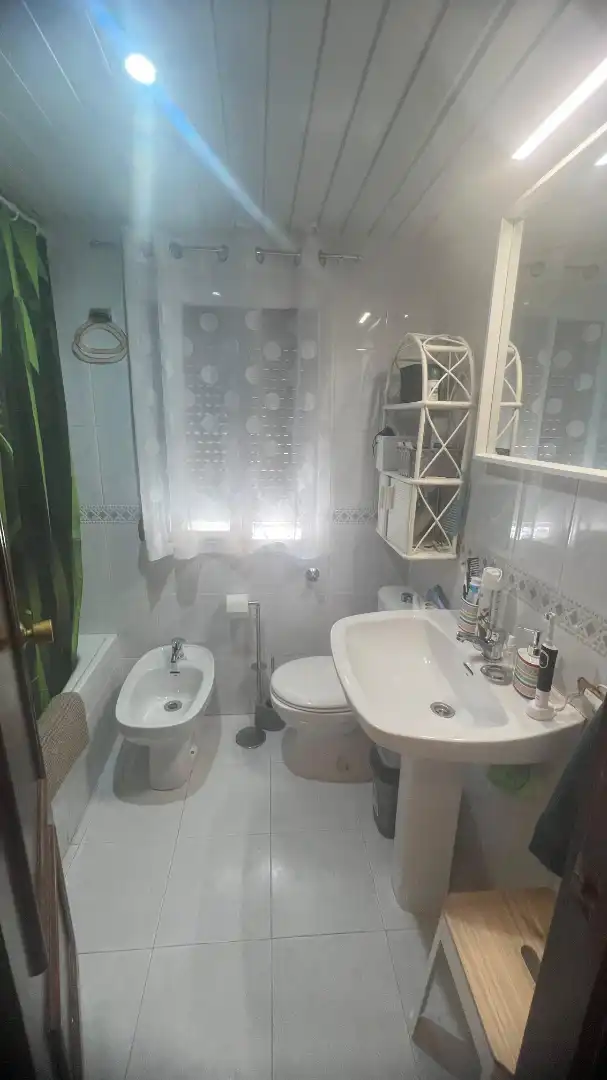 Baño de Planta baja para compartir en Granada con Aire acondicionado, Amueblado y Horno