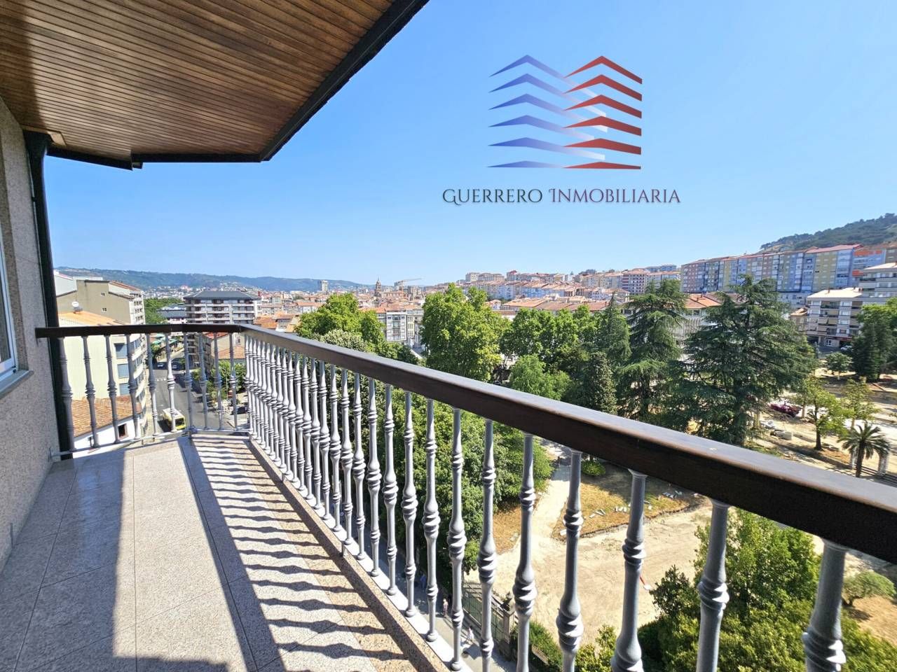Vista exterior de Pis de lloguer en Ourense Capital  amb Calefacció, Parquet i Moblat