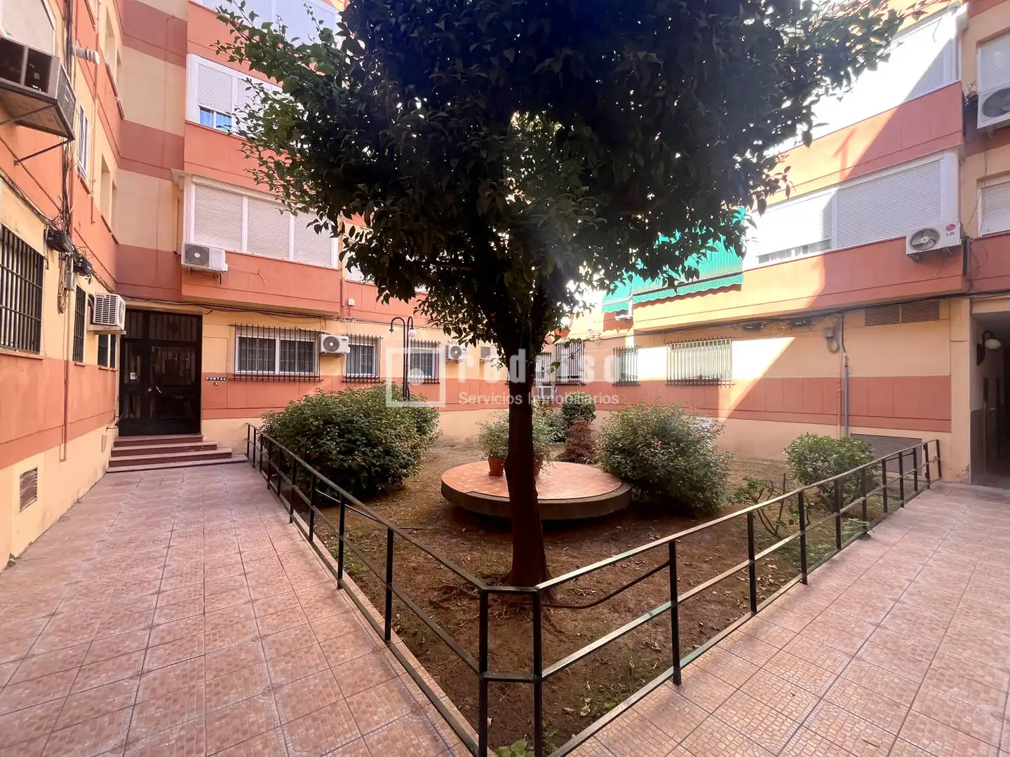 Vista exterior de Pis en venda en Sevilla amb Aire condicionat, Jardí privat i Traster