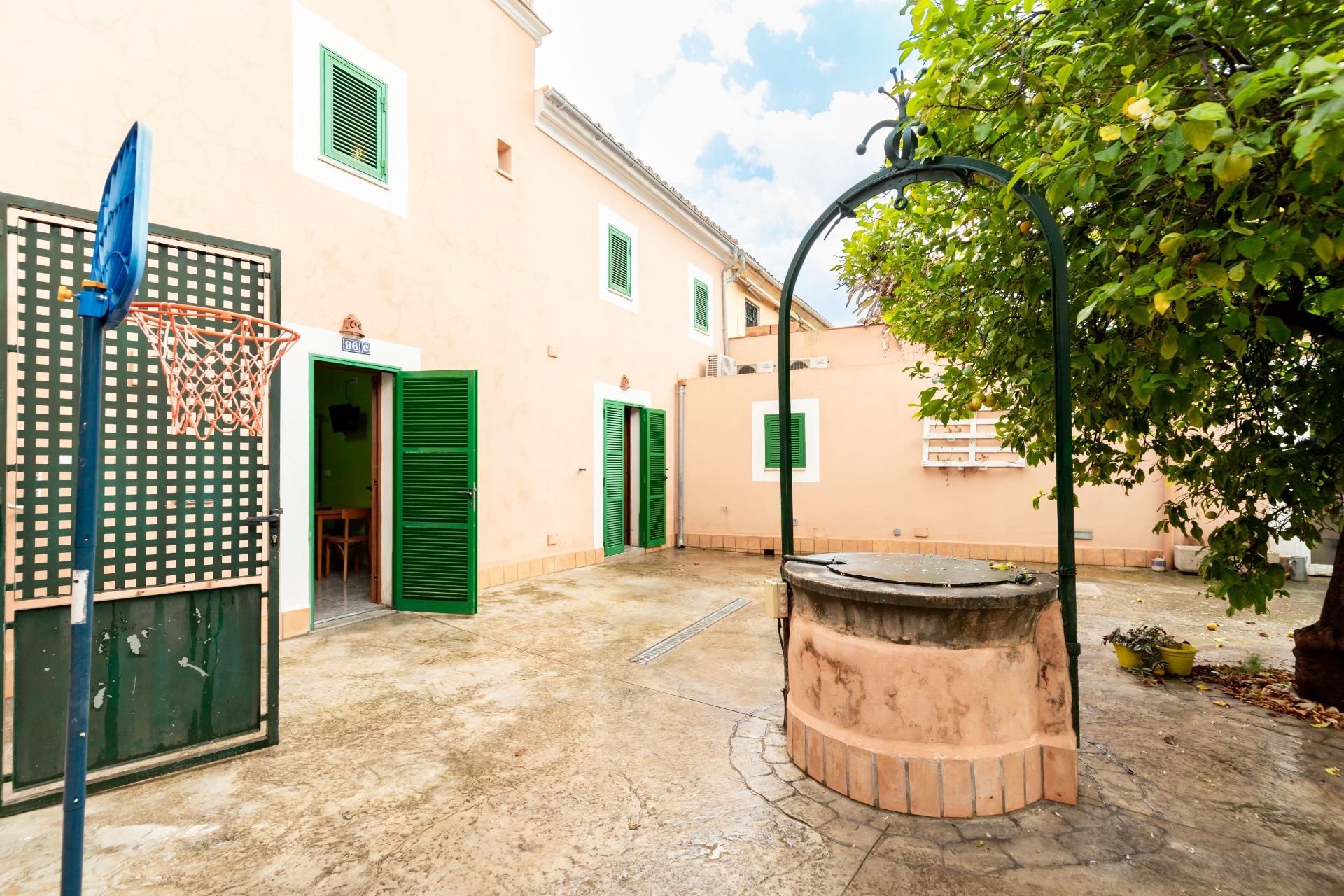 Vista exterior de Casa o xalet en venda en  Palma de Mallorca amb Aire condicionat, Jardí privat i Terrassa