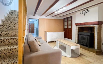 Sala d'estar de Casa o xalet en venda en Utiel amb Calefacció i Terrassa