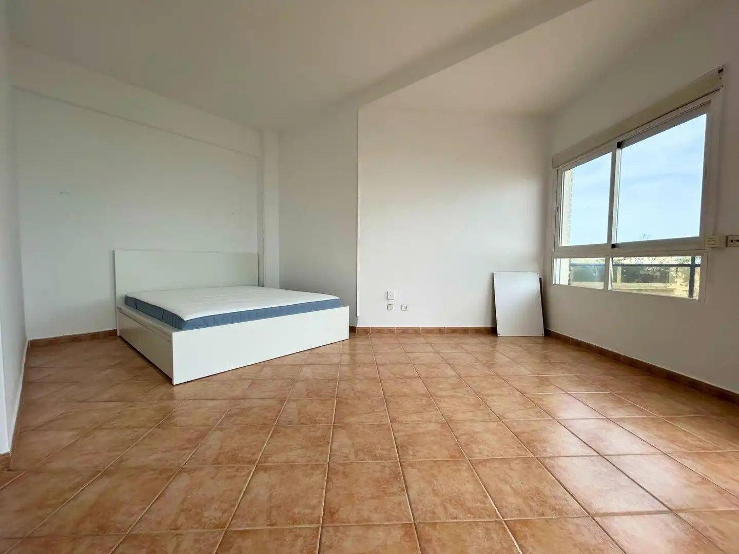 Dormitori de Estudi en venda en Marbella amb Aire condicionat, Jardí privat i Terrassa