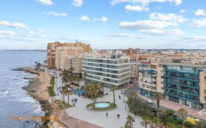 Vista exterior de Apartament en venda en Torrevieja amb Aire condicionat, Moblat i Forn
