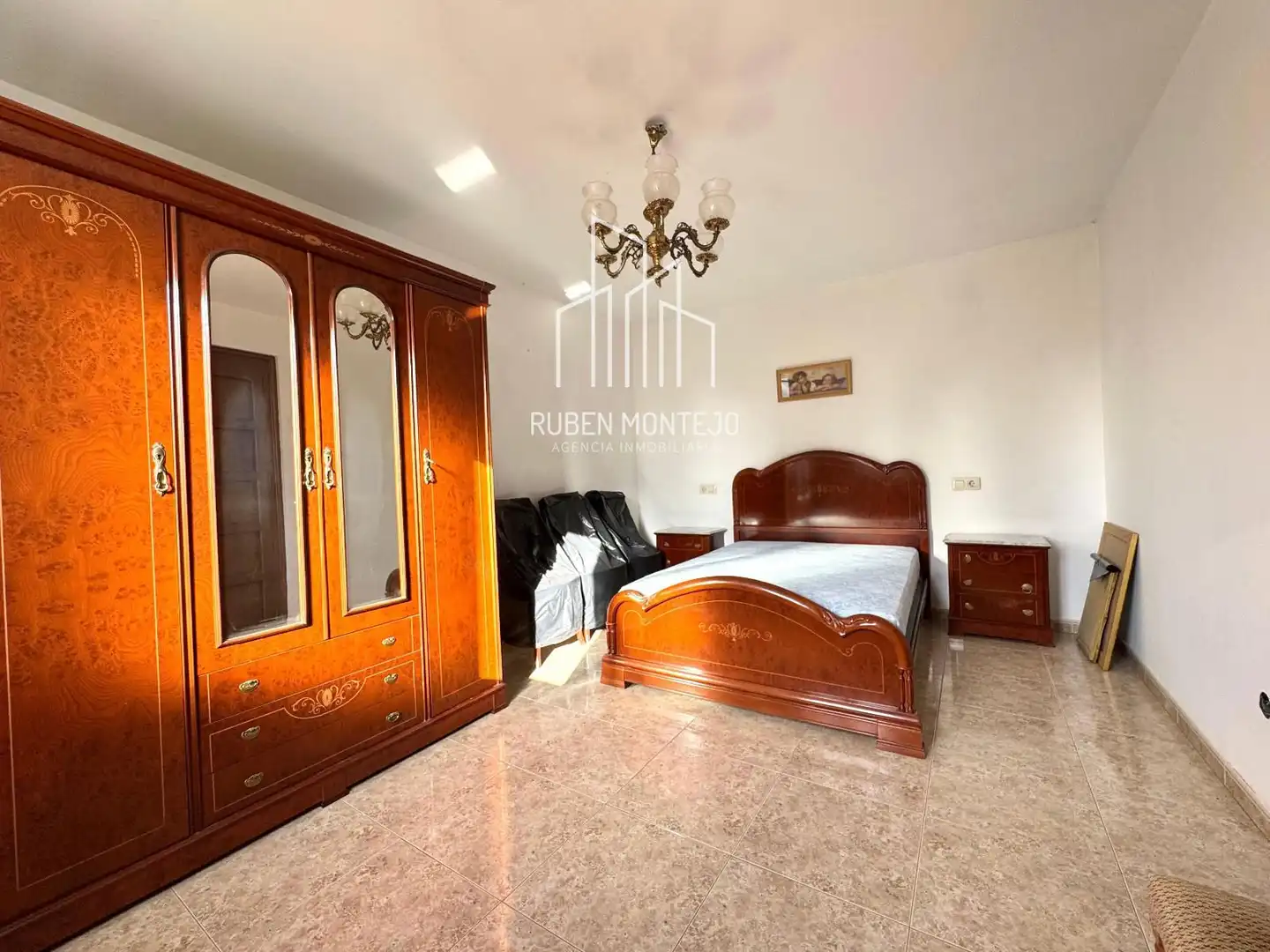 Habitación de Casa adosada en venta en Gomecello con Calefacción, Terraza y Trastero