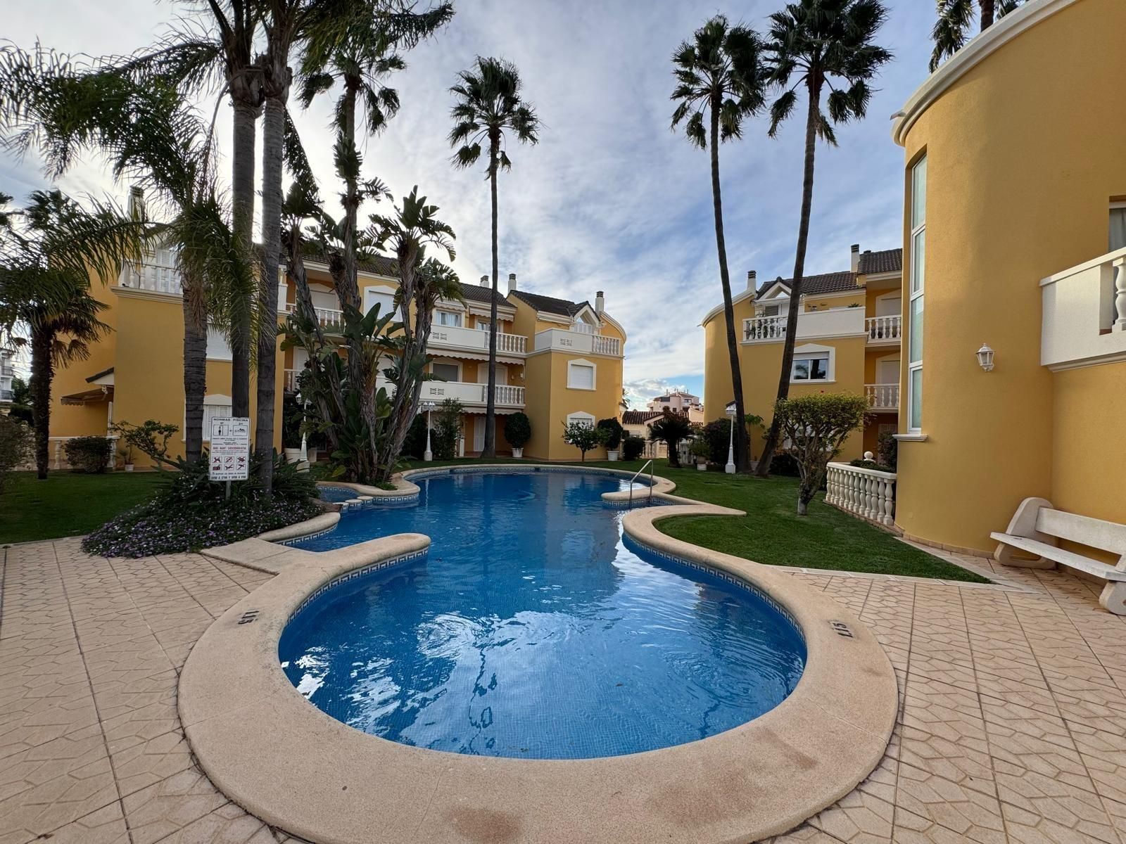 Piscina de Dúplex en venta en Dénia con Aire acondicionado, Calefacción y Jardín privado