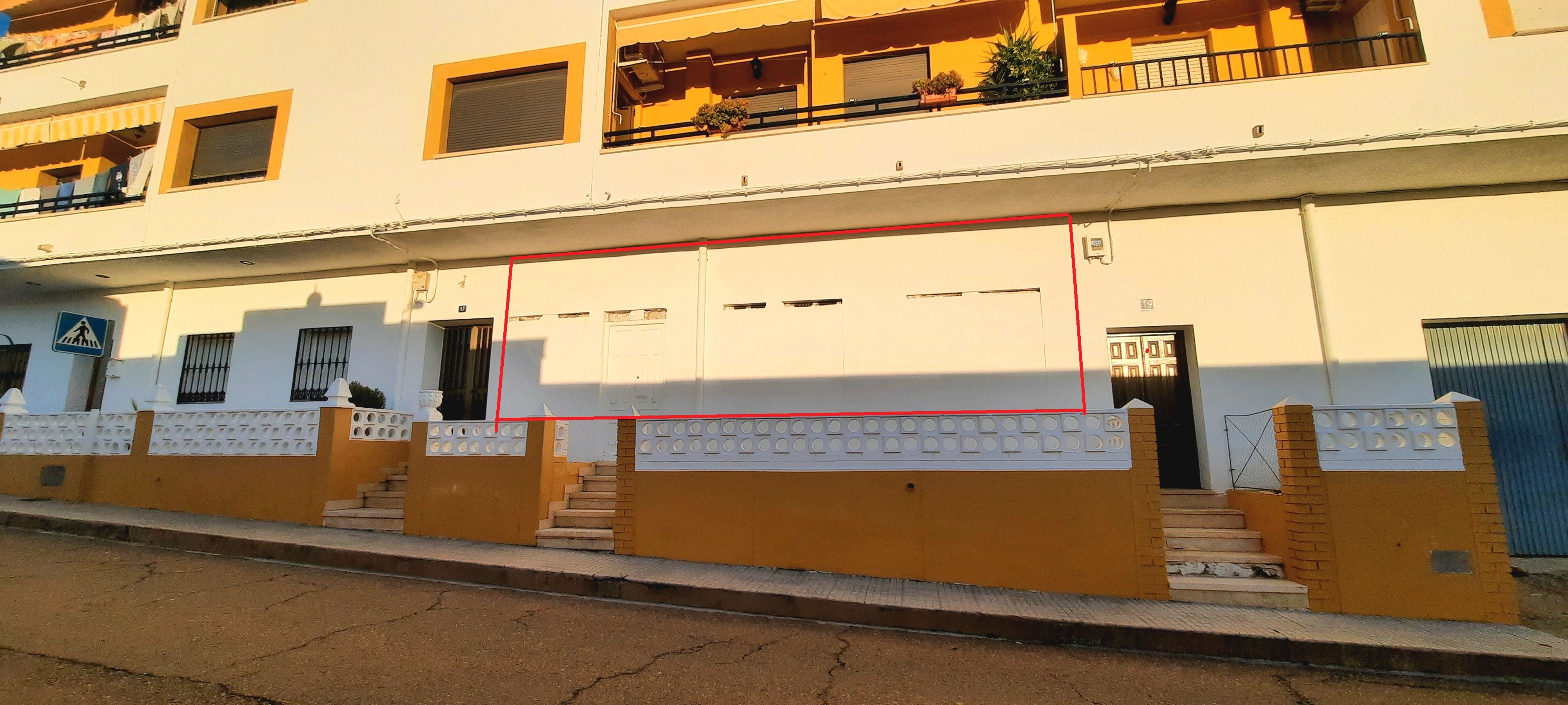 Exterior view of Premises for sale in Orellana la Vieja
