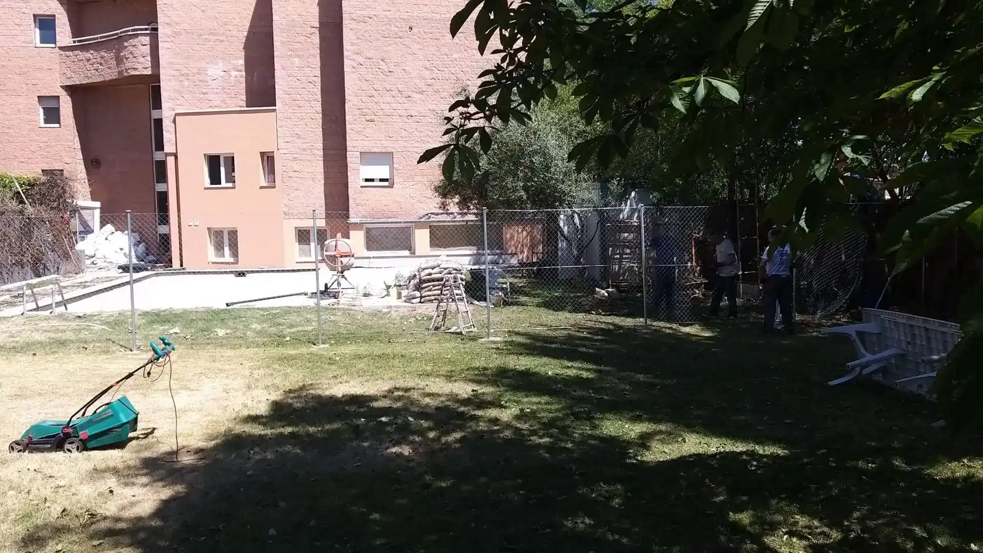 Aparcament de Pis per a compartir en Madrid amb Aire condicionat, Jardí privat i Piscina