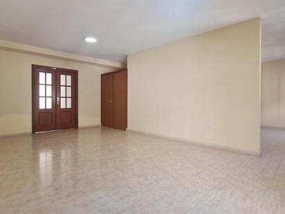 Flat for sale in La Línea de la Concepción  with Air Conditioner and Balcony