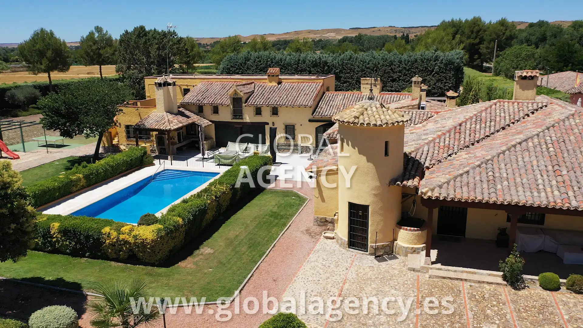 Vista exterior de Finca rústica en venda en Chinchón amb Aire condicionat, Calefacció i Jardí privat