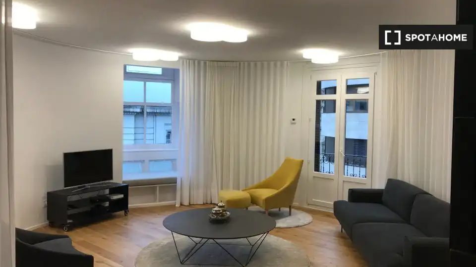 Room in Ensanche - Moyua - Diputación
