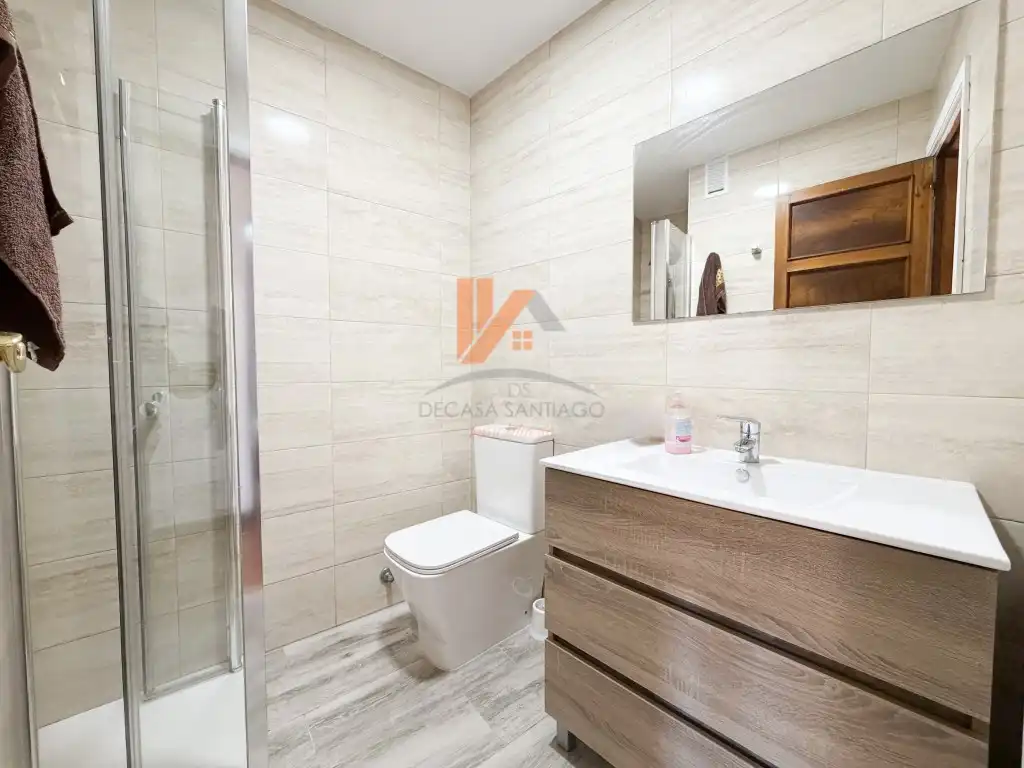 Baño de Piso en venta en Santiago de Compostela  con Horno