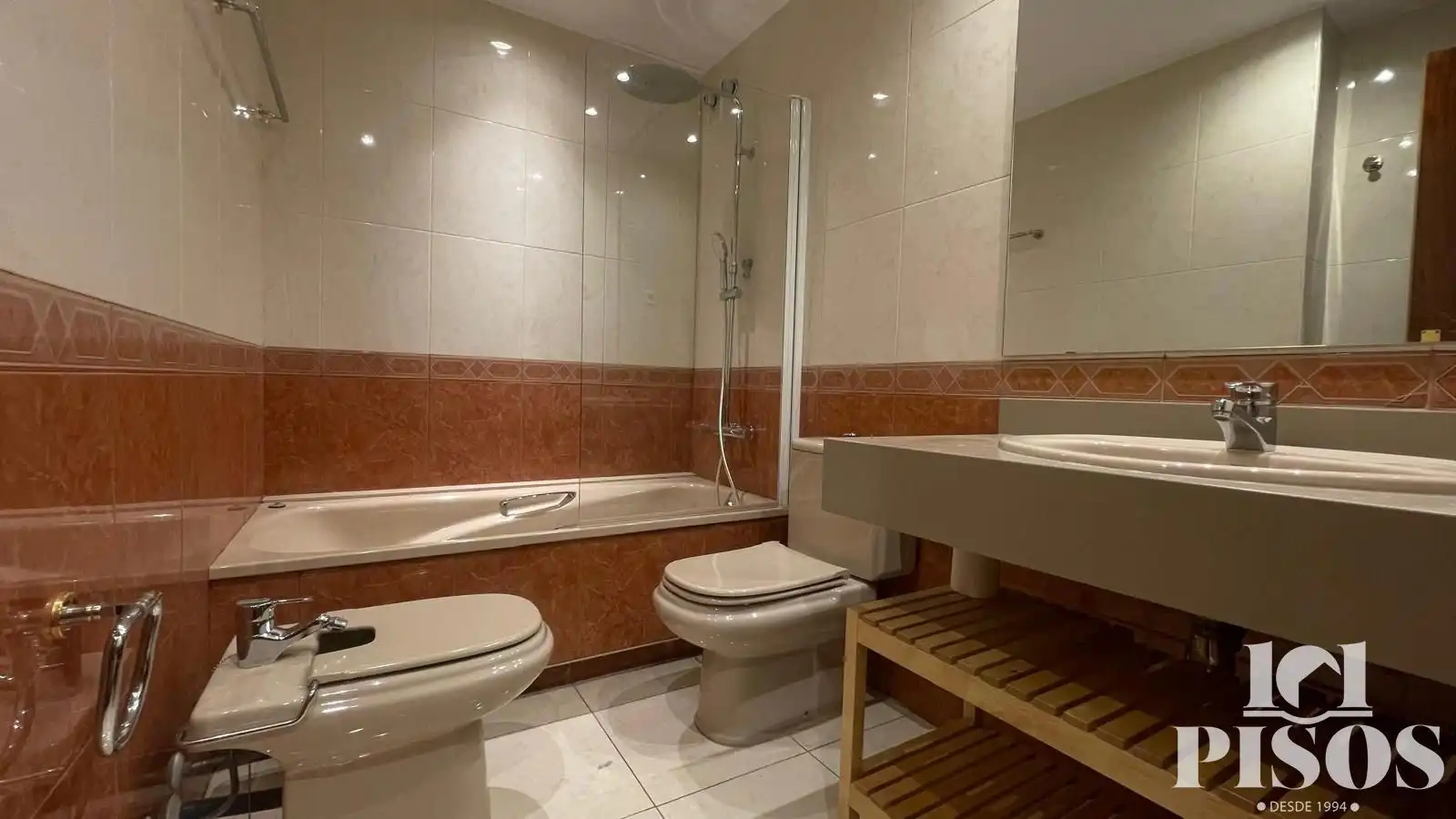 Baño de Piso de alquiler en Sant Cugat del Vallès con Calefacción, Parquet y Terraza