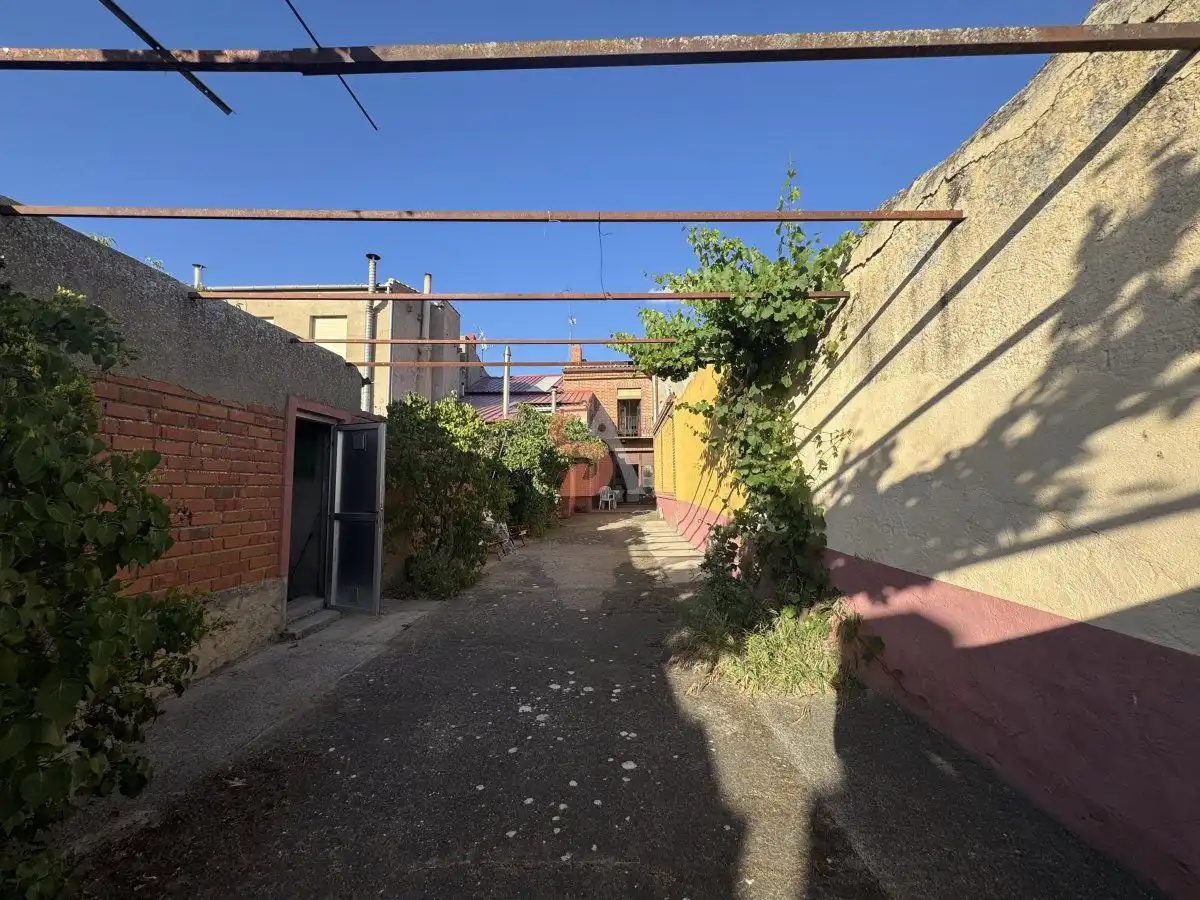 Vista exterior de Casa o chalet en venta en Alcazarén con Calefacción, Terraza y Trastero