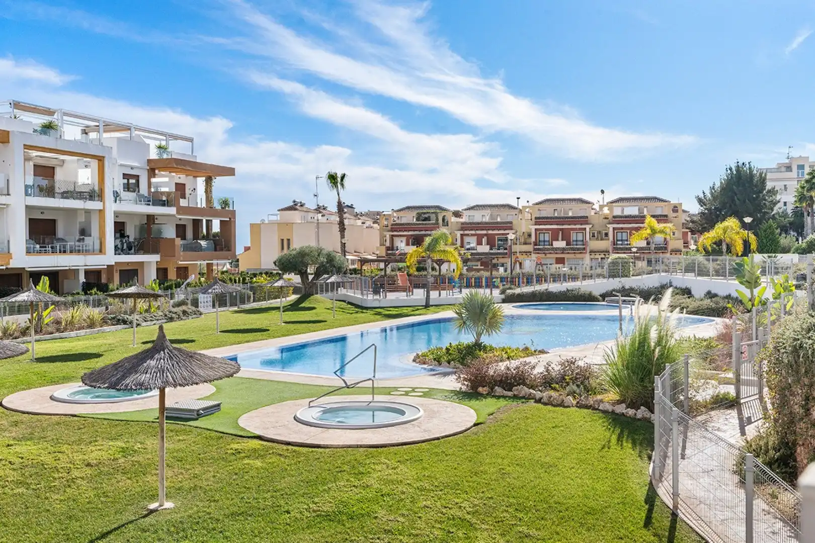 Vista exterior de Piso en venta en Orihuela con Aire acondicionado, Calefacción y Jardín privado