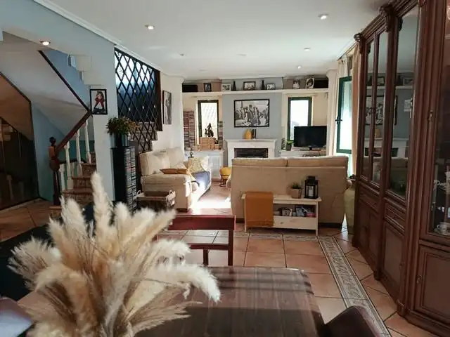 Sala de estar de Casa o chalet en venta en Teo con Calefacción, Jardín privado y Parquet