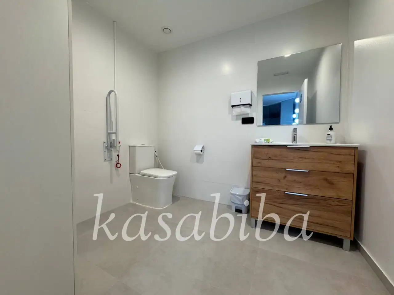 Baño de Local de alquiler en Valencia con Aire acondicionado