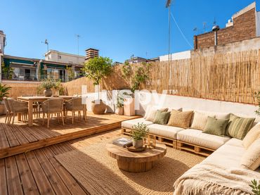 Penthouse with balcony for sale in Carrer Bruniquer