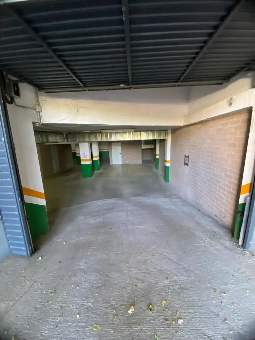 Aparcament de Pis en venda en Manresa amb Calefacció, Piscina i Moblat