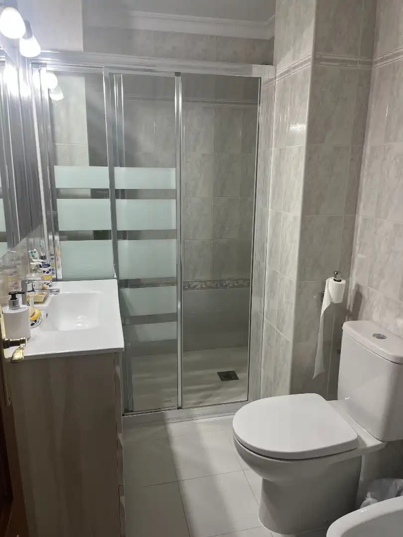 Badezimmer von Wohnung zur Miete in Málaga mit Möbliert, Ofen und Waschmaschine