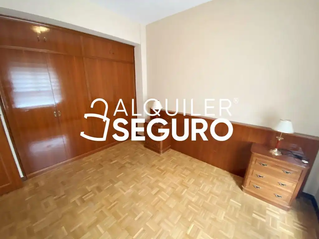 Bedroom of Flat for rent in Madrid  with Heating, Terrace and Furnished
