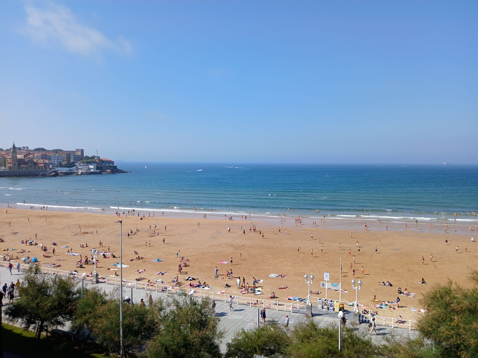 Vista exterior de Pis en venda en Gijón  amb Calefacció i Moblat